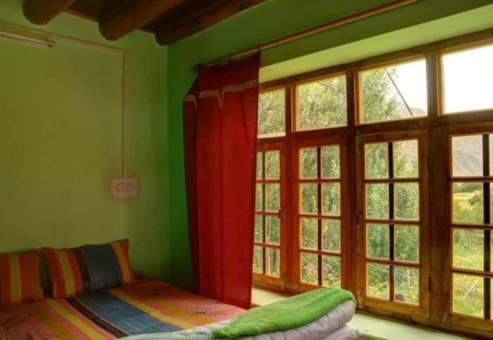 Deluxe Duplex, 1 Double Bed, Smoking | Rollaway beds (surcharge), bed sheets