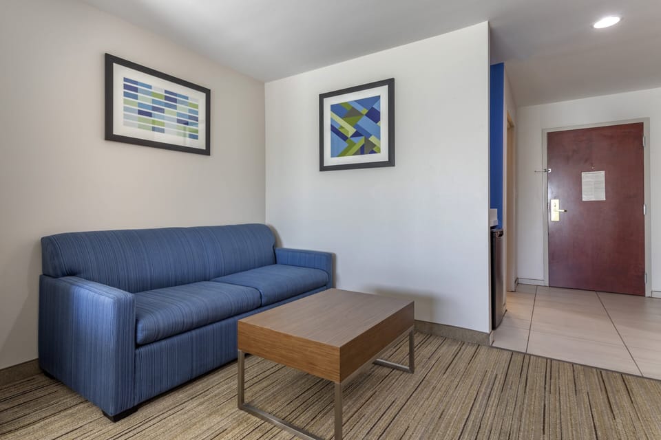 In-room safe, desk, iron/ironing board, WiFi (free)
