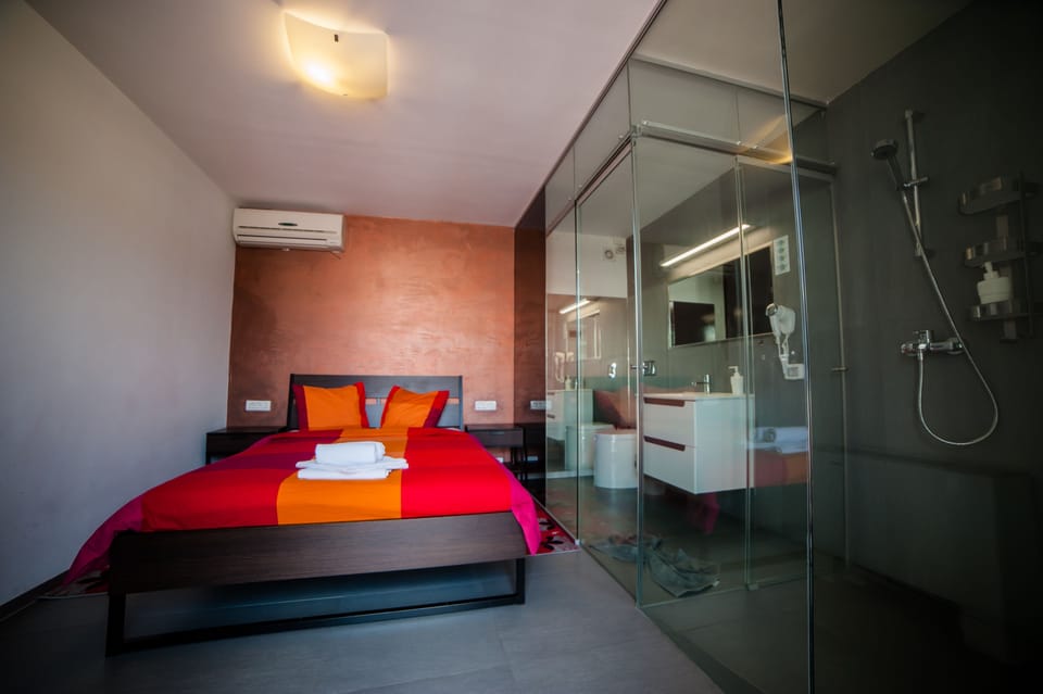 Deluxe Double Room | Egyptian cotton sheets, premium bedding, iron/ironing board, free WiFi