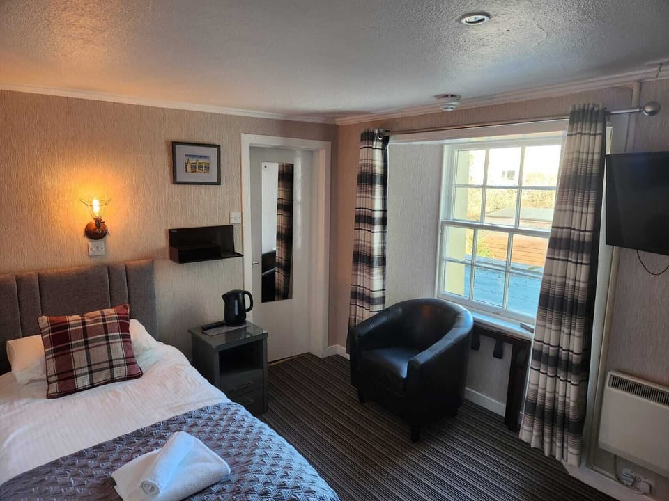 Desk, iron/ironing board (on request), WiFi (free), bed sheets