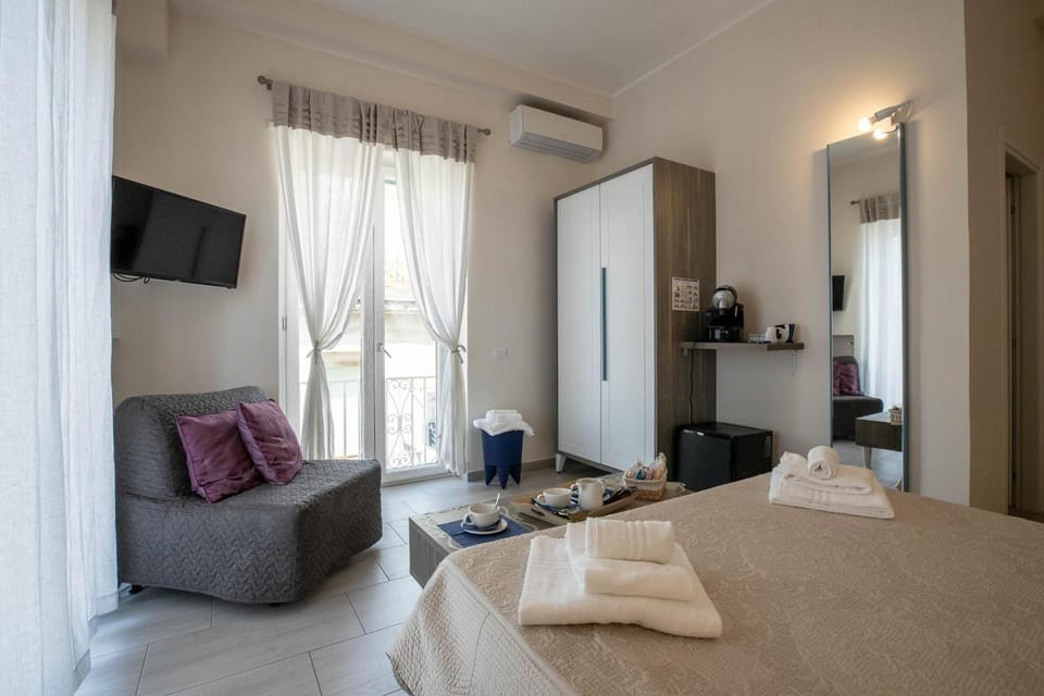 Minibar, desk, soundproofing, free WiFi