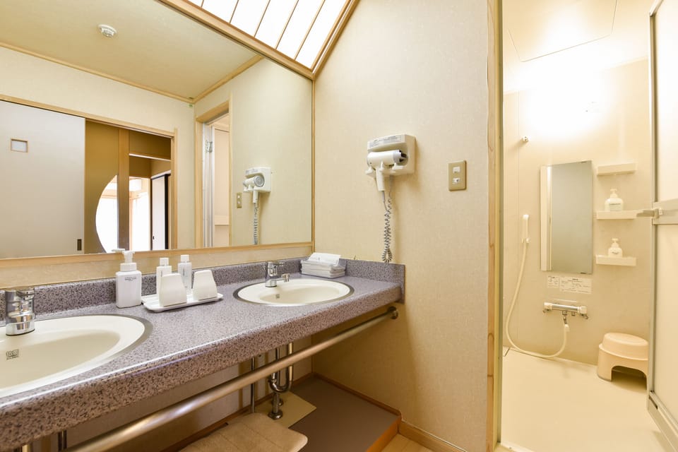 Japanese Style Deluxe Room, Private Bathroom | Bathroom | Free toiletries, hair dryer, slippers, towels
