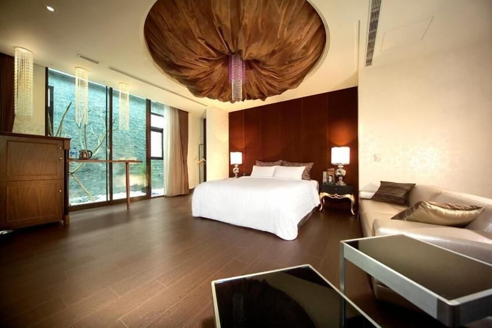 Minibar, soundproofing, free WiFi, bed sheets