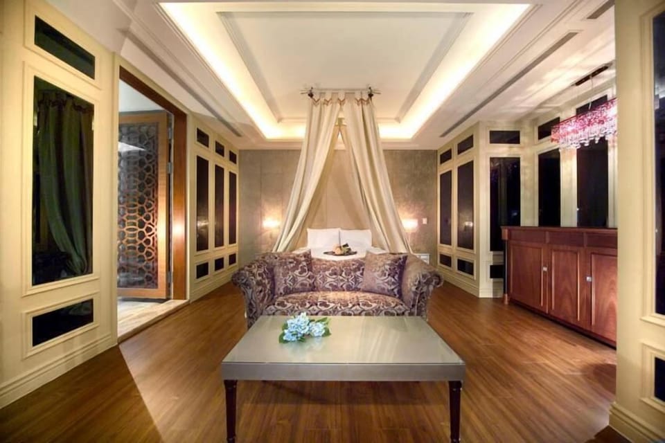 Minibar, soundproofing, free WiFi, bed sheets