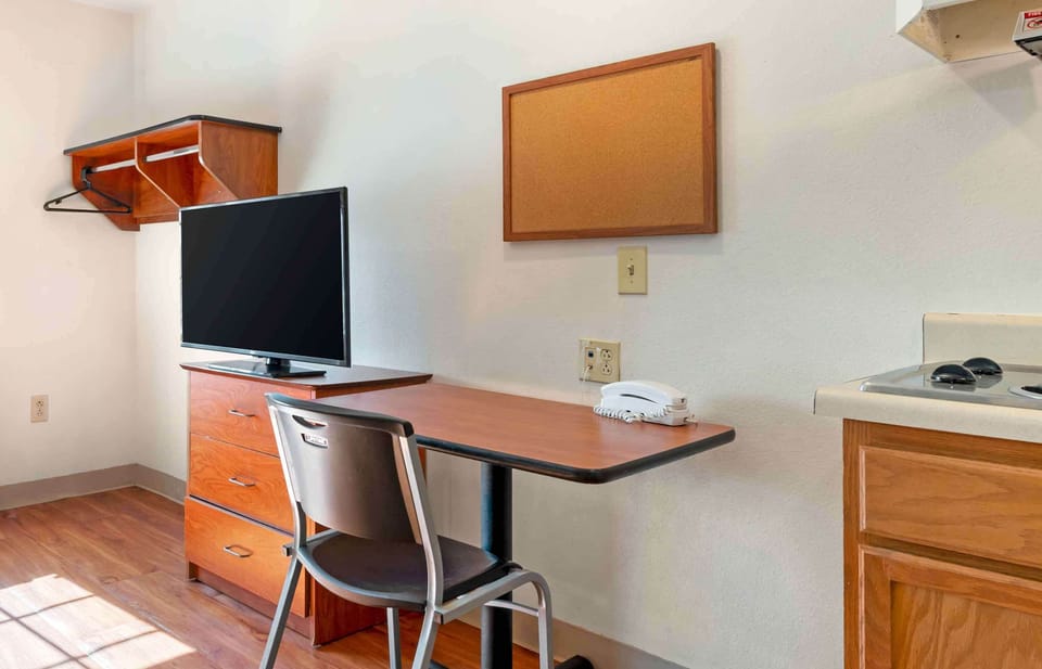 Standard Studio, 1 Double Bed, Non Smoking, Refrigerator & Microwave | Desk, laptop workspace, iron/ironing board, free WiFi