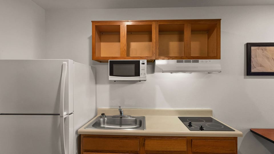 Desk, free WiFi, bed sheets, alarm clocks