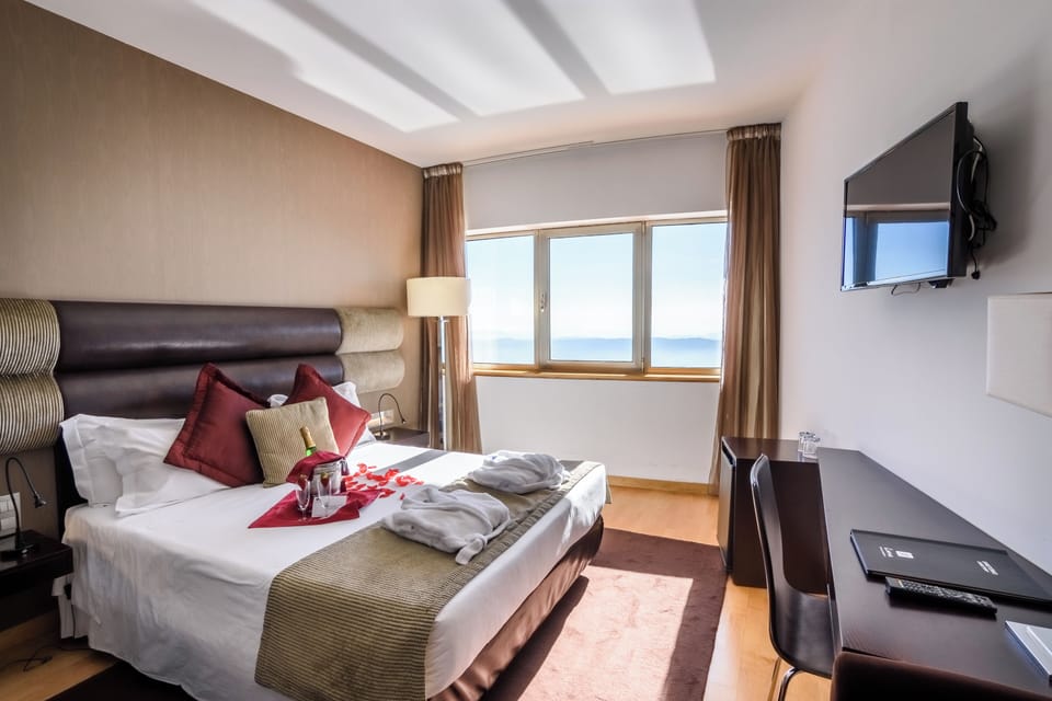 Minibar, in-room safe, desk, soundproofing