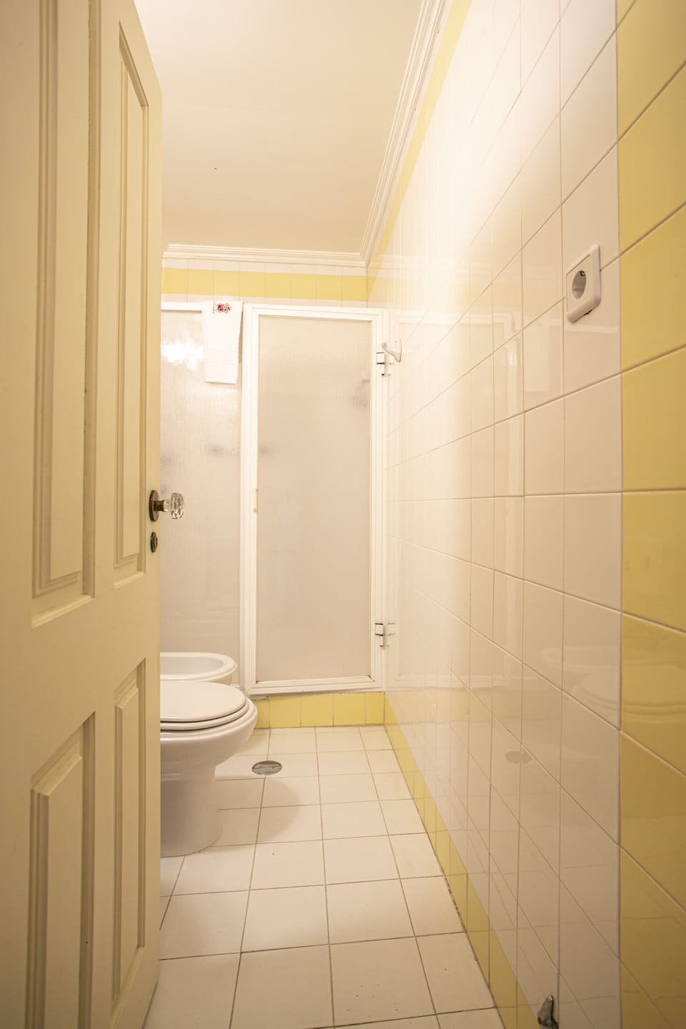 Standard Double Room | Bathroom | Towels