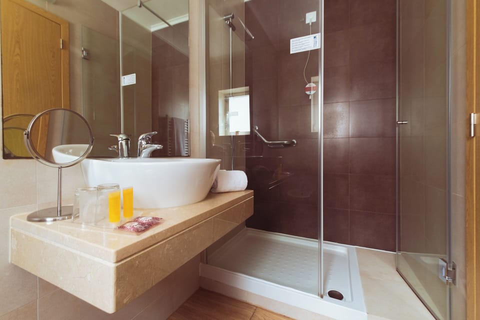 Bathroom | Bathtub