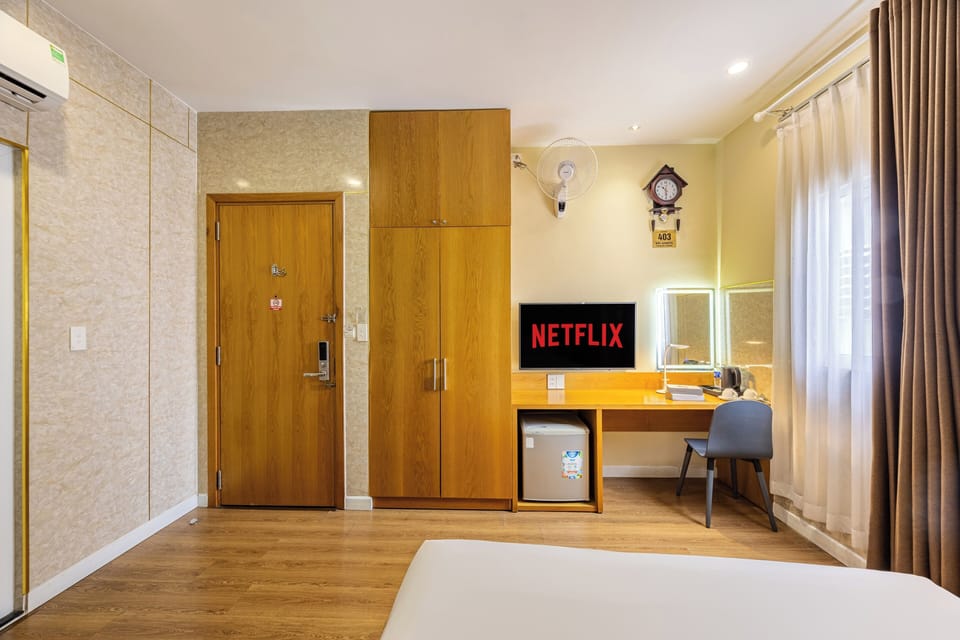 Superior Double Room | Minibar, in-room safe, desk, blackout drapes