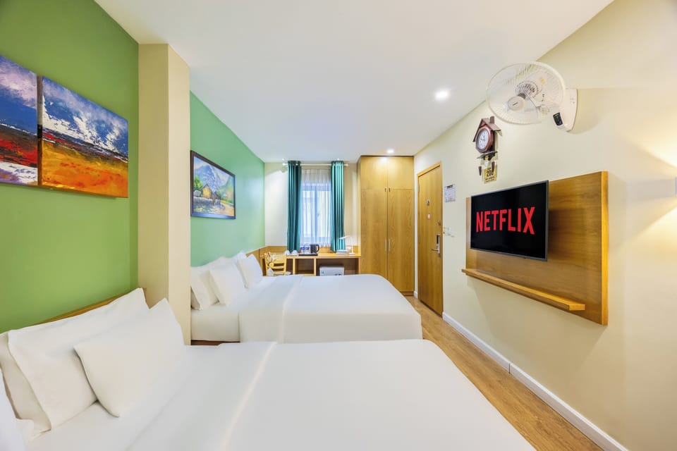 Deluxe Family | Minibar, in-room safe, desk, blackout drapes