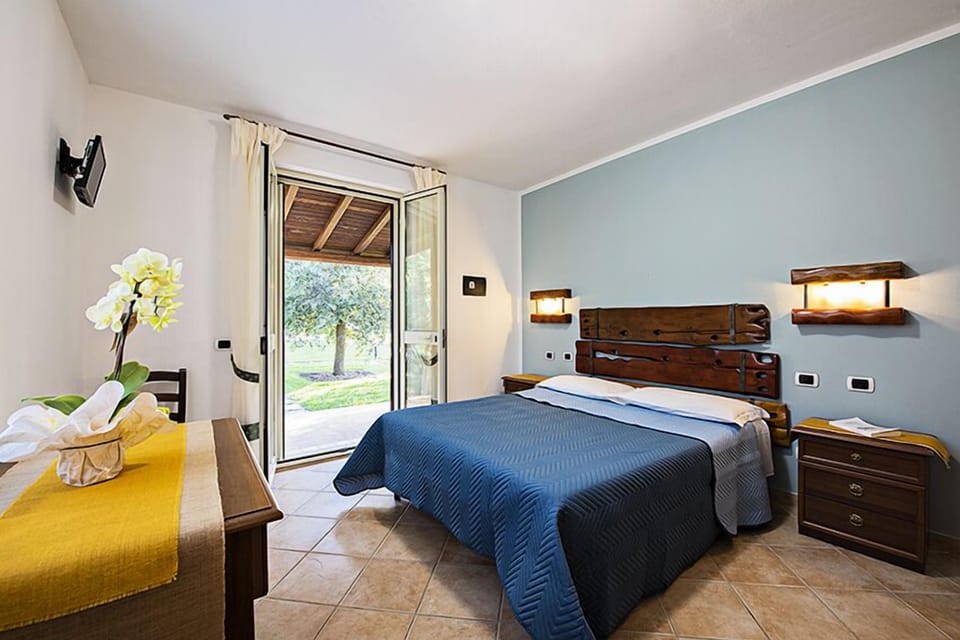 Pillowtop beds, in-room safe, free WiFi, bed sheets