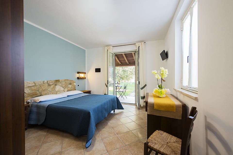 Pillowtop beds, in-room safe, free WiFi, bed sheets