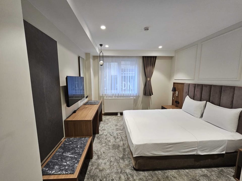 Minibar, desk, laptop workspace, blackout drapes