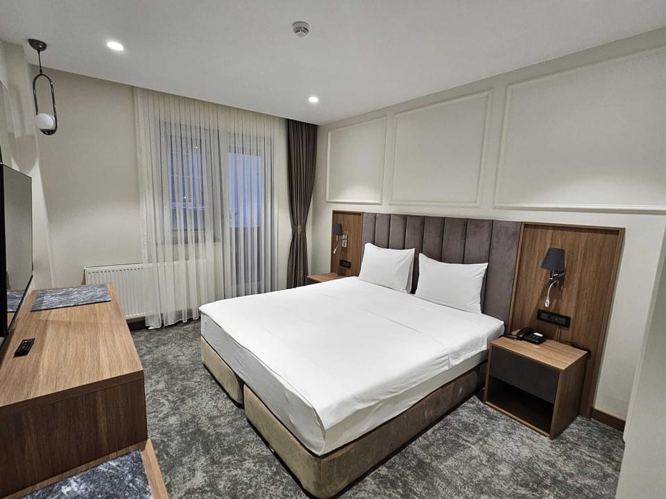 Minibar, desk, laptop workspace, blackout drapes