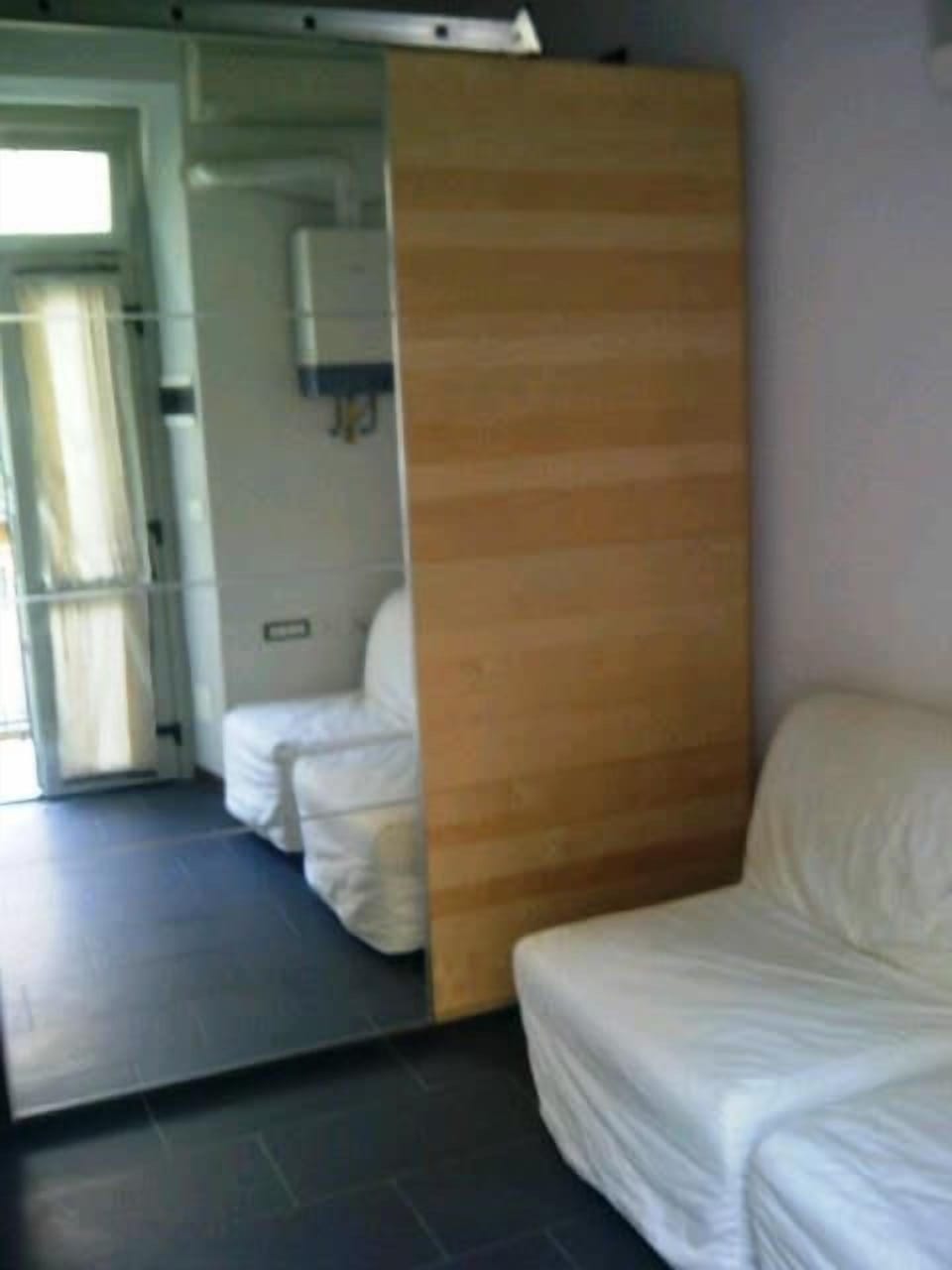Studio | Living area | Flat-screen TV