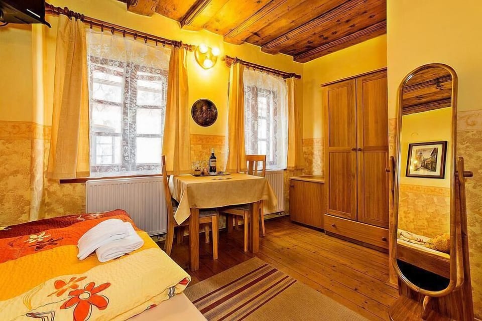 Triple Room (  P3) | Minibar, desk, iron/ironing board, free WiFi