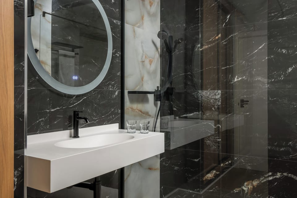 Economy Double Room | Bathroom | Free toiletries, hair dryer, bidet, towels