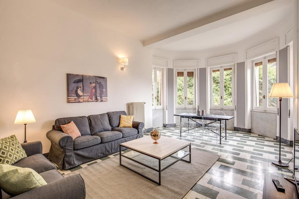 Comfort Apartment | Living room | Flat-screen TV