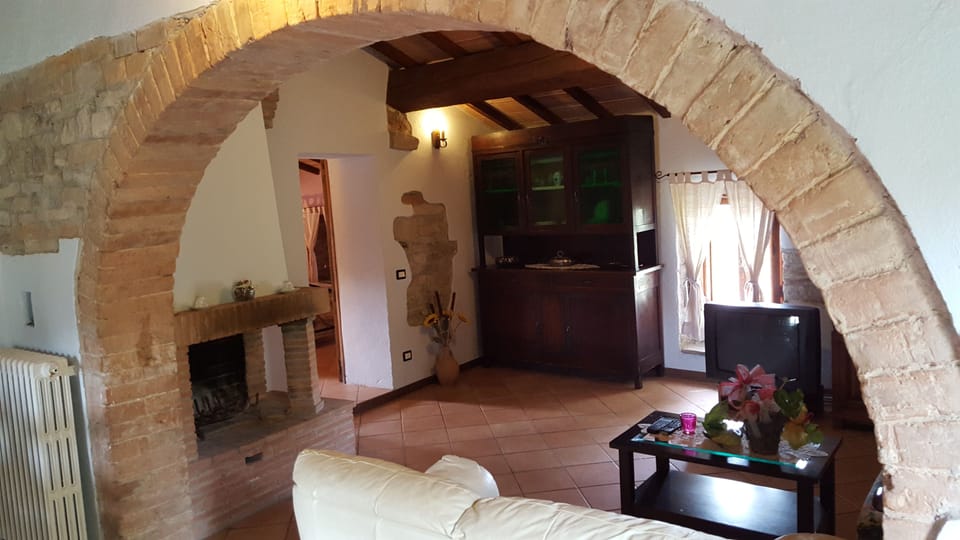 Apartment, 2 Bedrooms, Hill View | Living room | Flat-screen TV, fireplace
