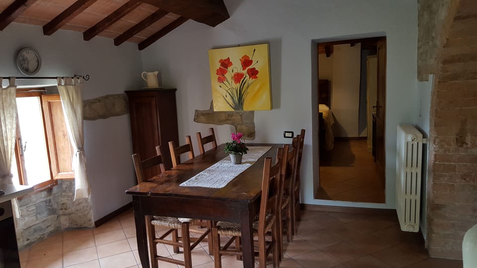 Apartment, 2 Bedrooms, Hill View | In-room dining