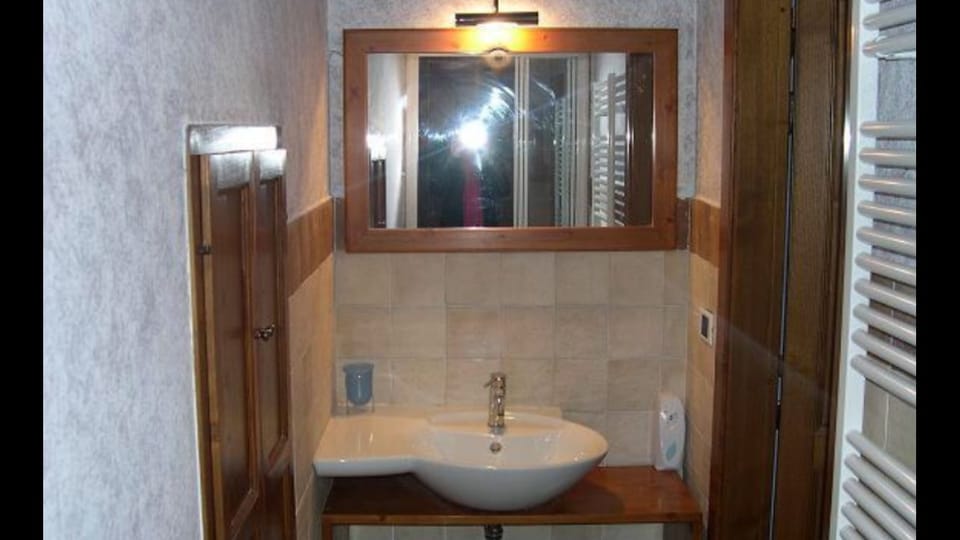 Apartment, 1 Bedroom, Pool View | Bathroom sink