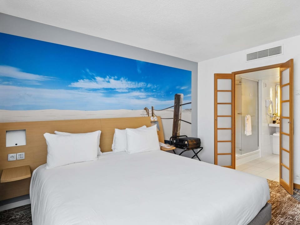Suite, 1 Double Bed with Sofa bed | In-room safe, individually decorated, individually furnished, desk