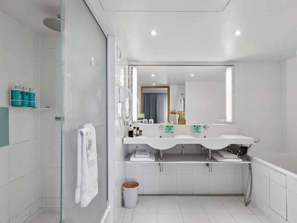 Suite, 1 Double Bed with Sofa bed | In-room safe, individually decorated, individually furnished, desk
