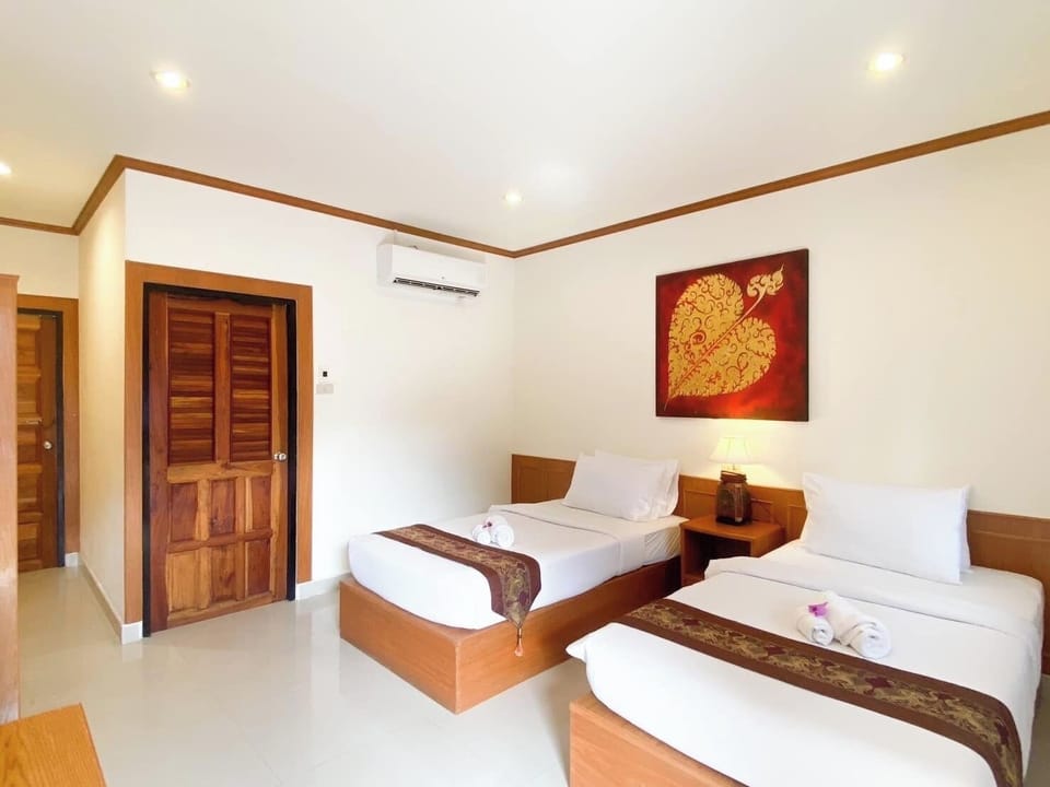 Superior Twin  | Desk, rollaway beds, free WiFi