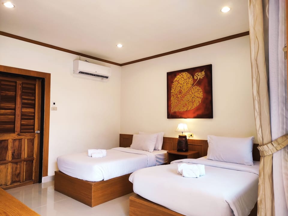 Superior Twin  | Desk, rollaway beds, free WiFi
