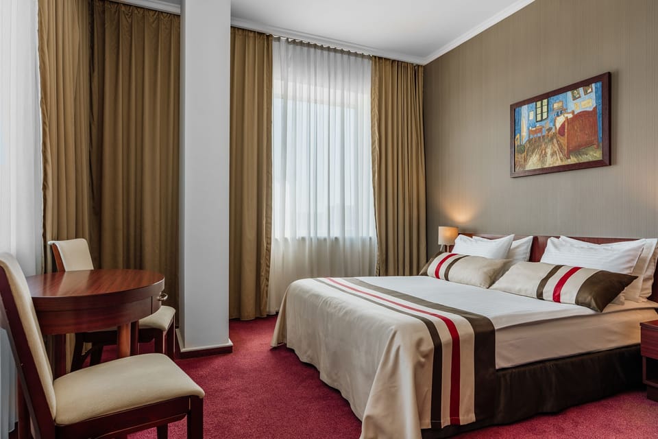 Standard Suite, 1 Queen Bed, Non Smoking | In-room safe, desk, laptop workspace, soundproofing