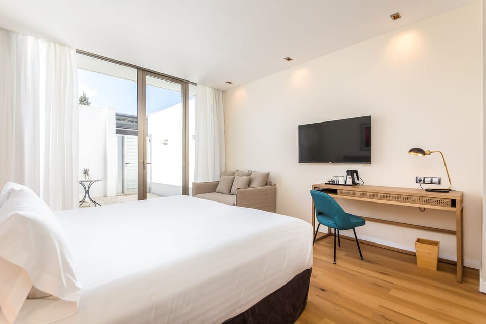 Family Double Room | Premium bedding, in-room safe, individually furnished, desk