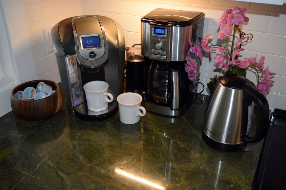 Coffee your way with Keurig capsule or Cuisinart drip, grinder & electric kettle
