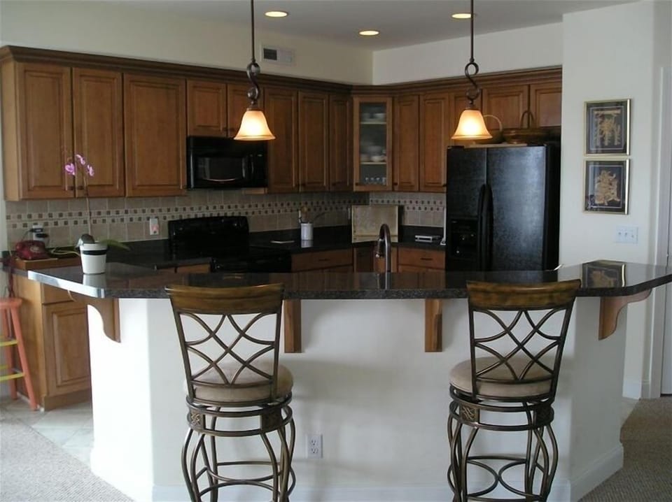 Upgraded kitchen, tiled backsplash, lighting on dimmers and upgraded appliances