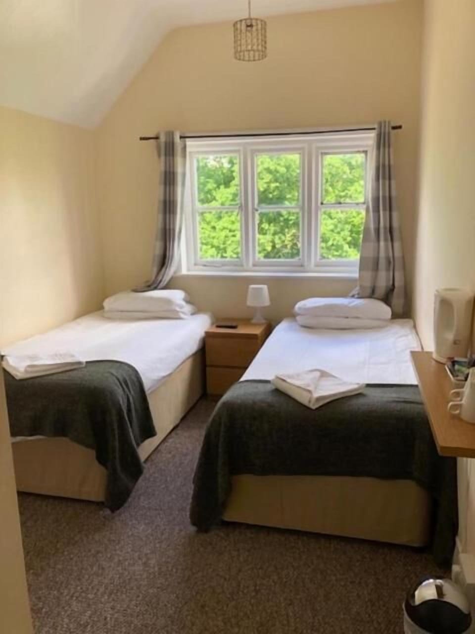 Iron/ironing board, free WiFi, bed sheets