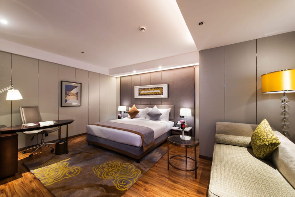 Deluxe Double Room | Minibar, in-room safe, desk, soundproofing