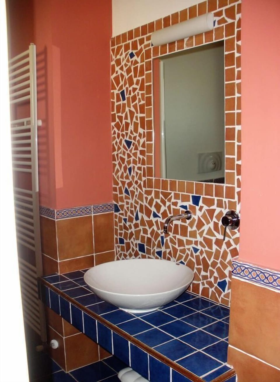 Bathroom sink