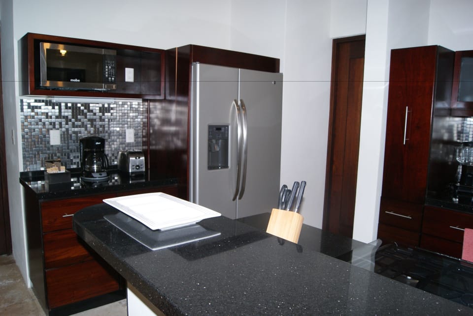 Romantic Apartment, 1 Bedroom, Pool View | Private kitchen | Microwave, coffee/tea maker, toaster, blender
