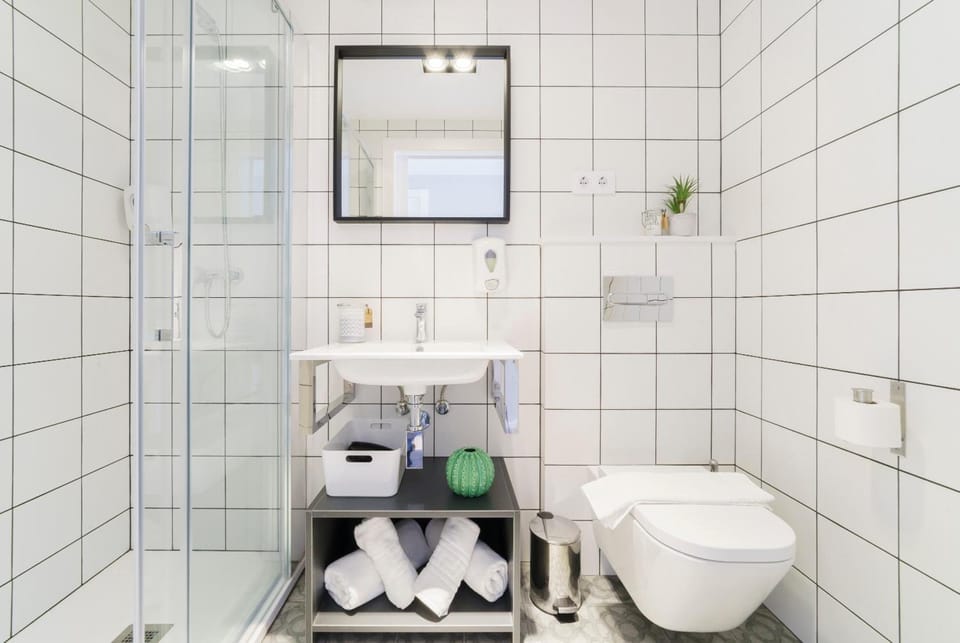 Shower, free toiletries, hair dryer, towels