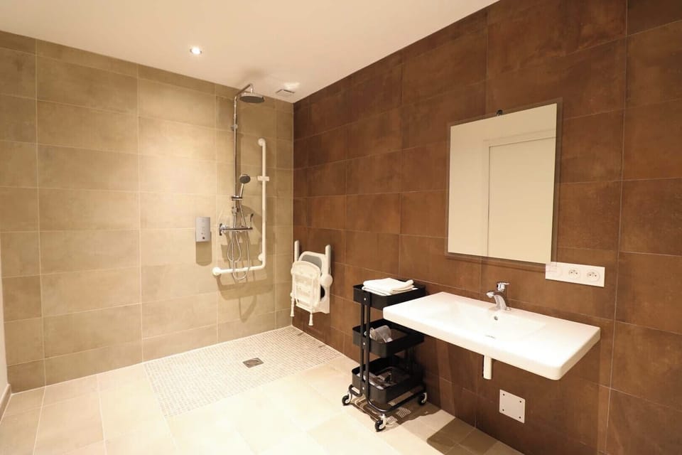 Studio | Bathroom | Free toiletries, hair dryer, towels