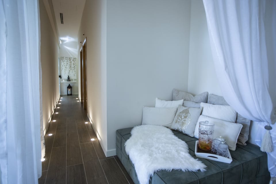 Hot tub, body treatments, aromatherapy, hot stone massages