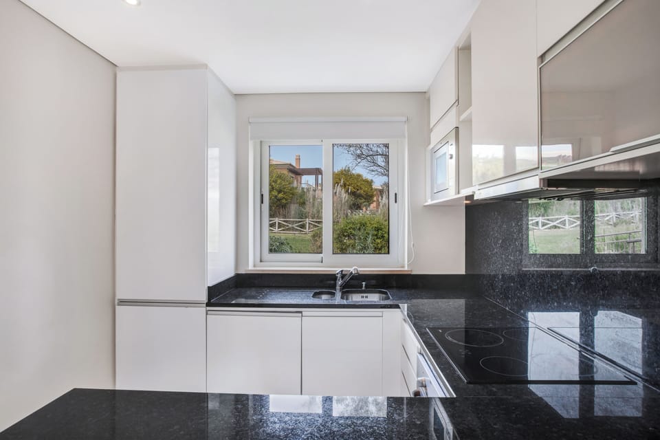 Suite, 3 Bedrooms | Private kitchen | Fridge, microwave, oven, stovetop