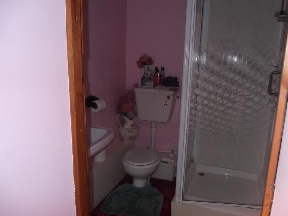 Twin Room, Ensuite | Bathroom | Hair dryer