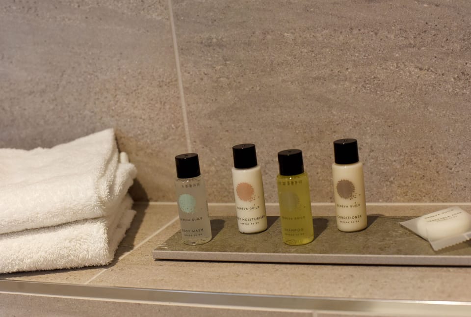 Shower, rainfall showerhead, free toiletries, hair dryer