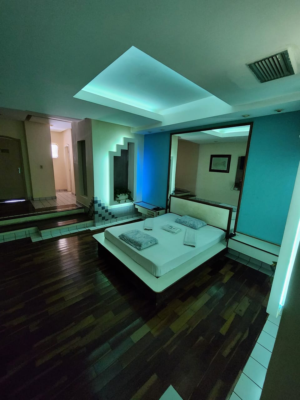 Executive Suite | Desk, soundproofing, free WiFi, bed sheets