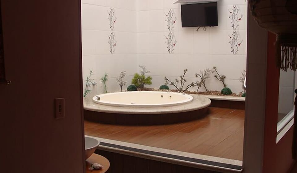 Jetted tub