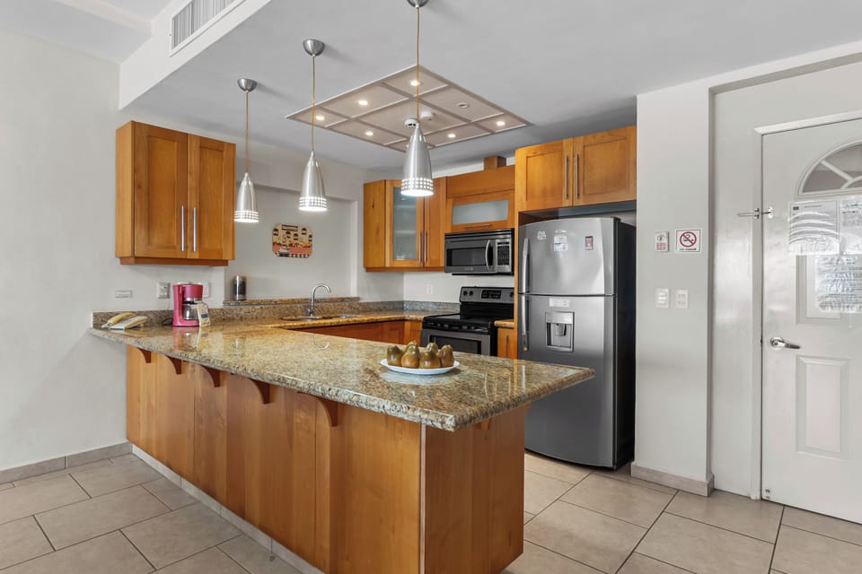 Family Room | Private kitchen | Coffee/tea maker, microwave