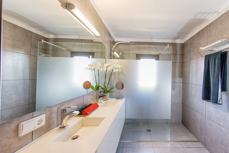 Main bathroom