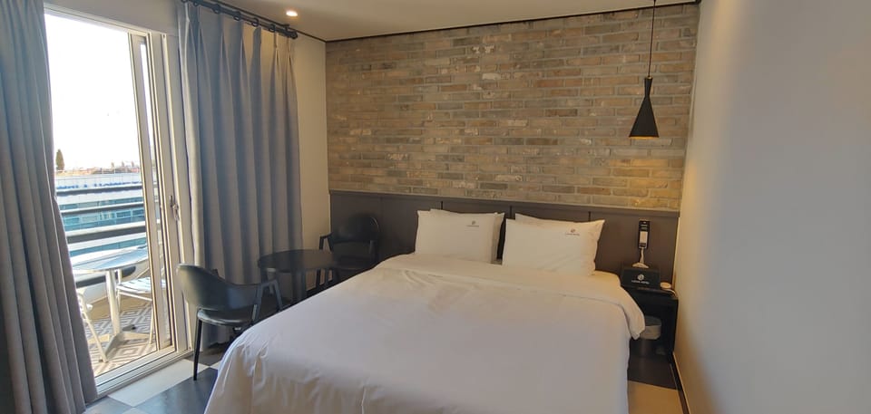 Room, Terrace | Premium bedding, individually decorated, free WiFi, bed sheets