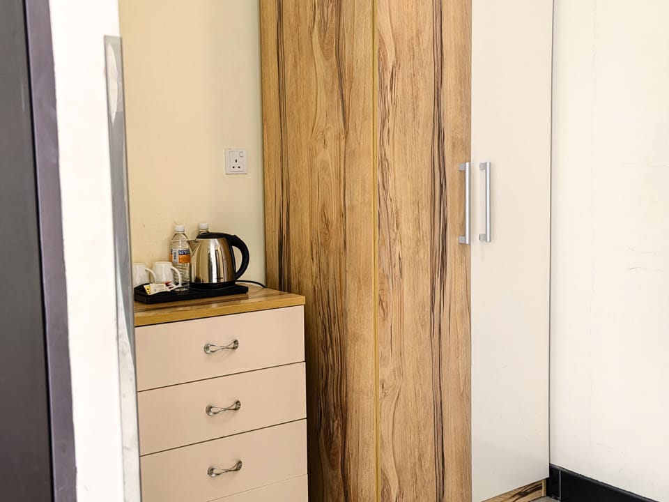 Deluxe Twin Room | Premium bedding, desk, iron/ironing board (on request), WiFi (free)